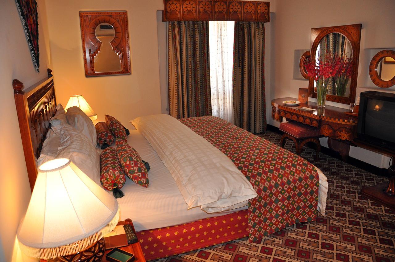 Quetta Serena Hotel エクステリア 写真